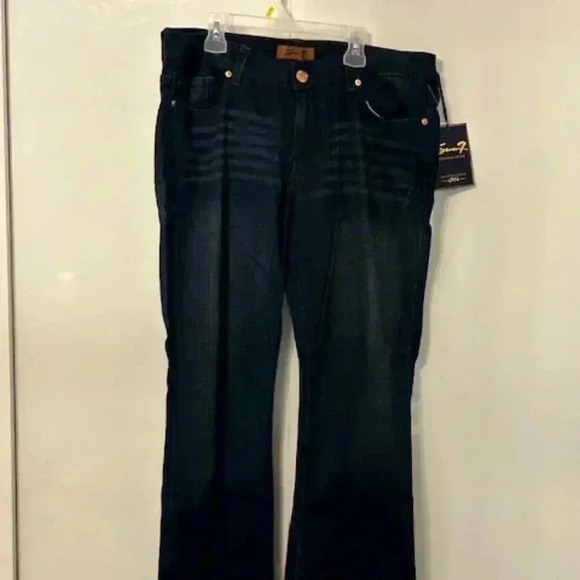 Seven Jeans with Embellished Back  Pockets NWT - Picture 12 of 13